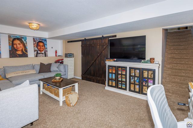 7031 SW 17th TER, Topeka, KS 66615
