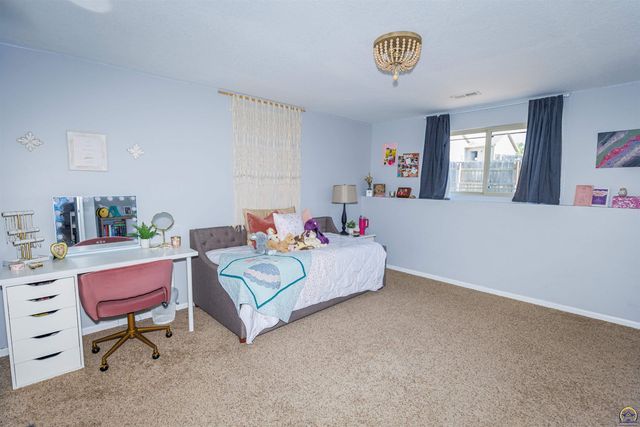 7031 SW 17th TER, Topeka, KS 66615
