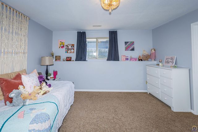 7031 SW 17th TER, Topeka, KS 66615
