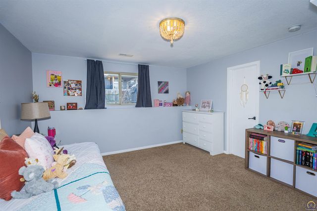 7031 SW 17th TER, Topeka, KS 66615
