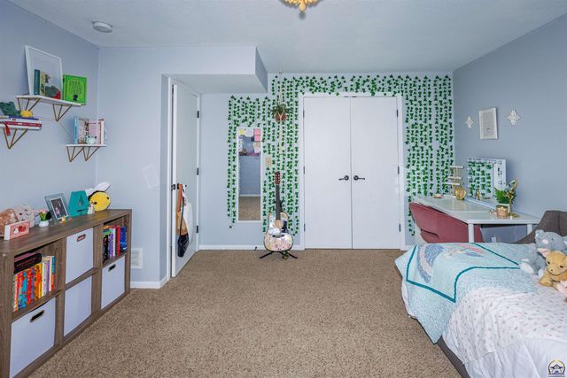 7031 SW 17th TER, Topeka, KS 66615