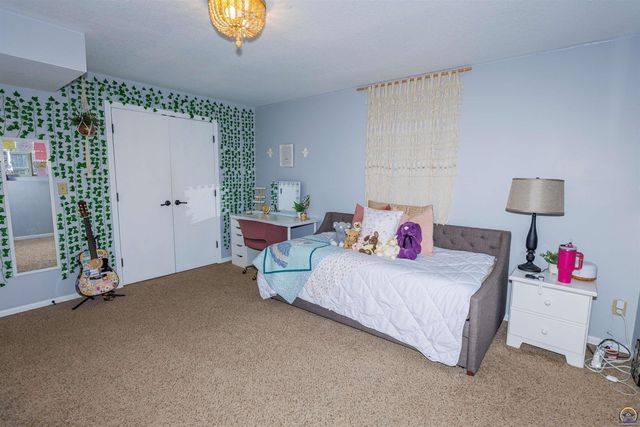 7031 SW 17th TER, Topeka, KS 66615