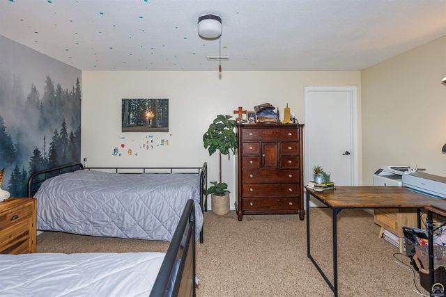 7031 SW 17th TER, Topeka, KS 66615