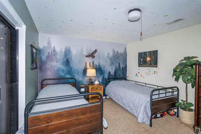 7031 SW 17th TER, Topeka, KS 66615