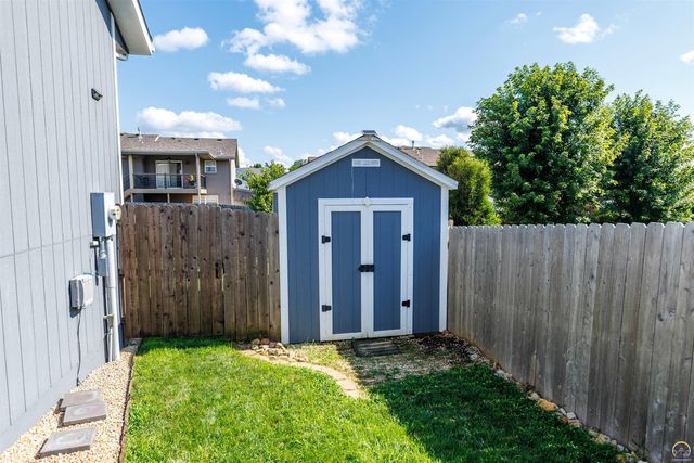 7031 SW 17th TER, Topeka, KS 66615