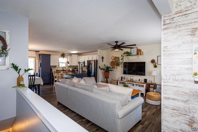 7031 SW 17th TER, Topeka, KS 66615