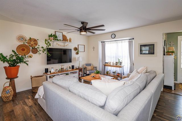 7031 SW 17th TER, Topeka, KS 66615