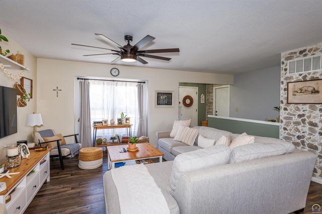 7031 SW 17th TER, Topeka, KS 66615
