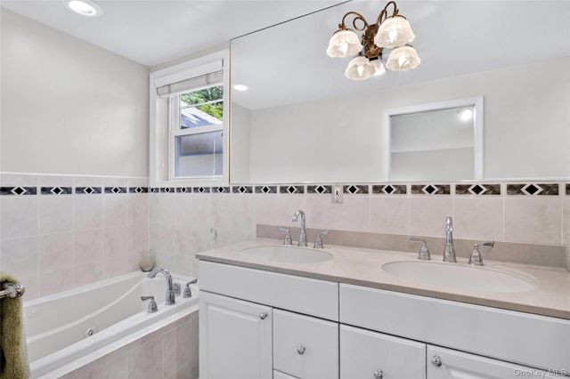 165 Salem Road, East Hills, NY 11577