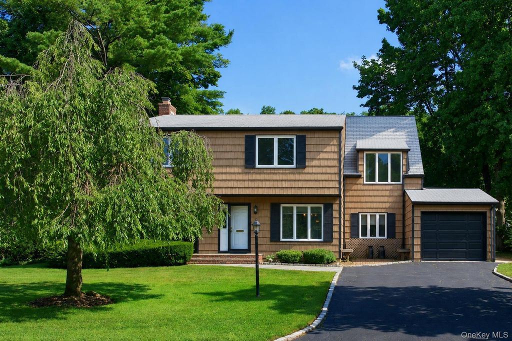 165 Salem Road, East Hills, NY 11577