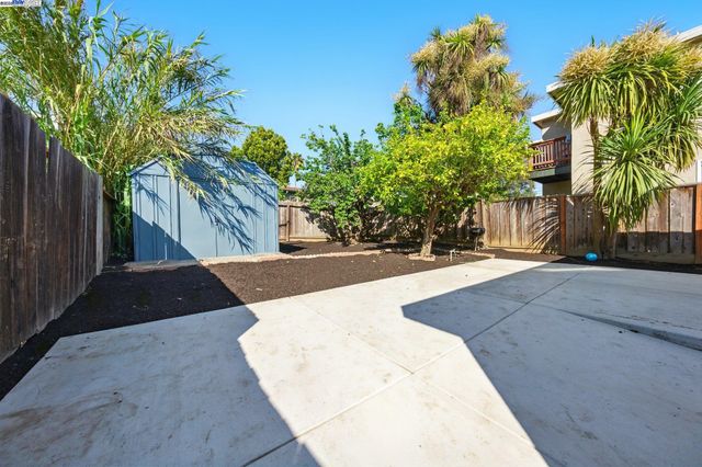 3288 School Street, Oakland, CA 94602