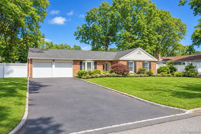 3 Barnsley Crescent, Mount Sinai, NY 11766