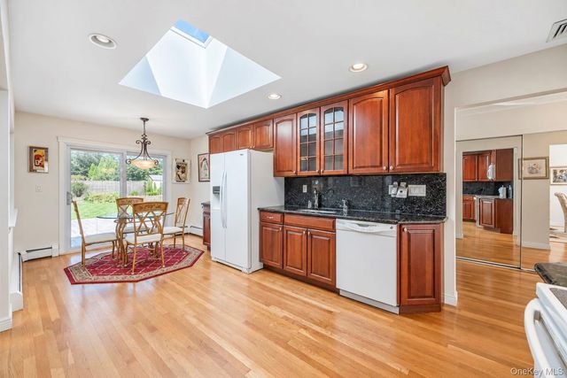 3 Barnsley Crescent, Mount Sinai, NY 11766