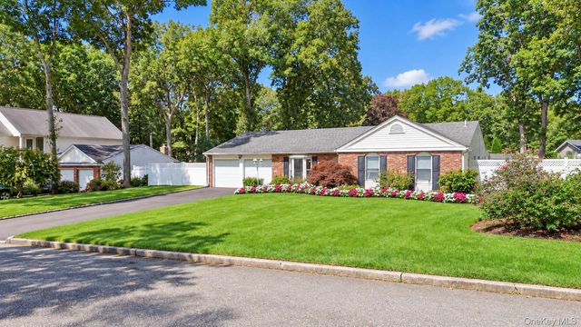 3 Barnsley Crescent, Mount Sinai, NY 11766