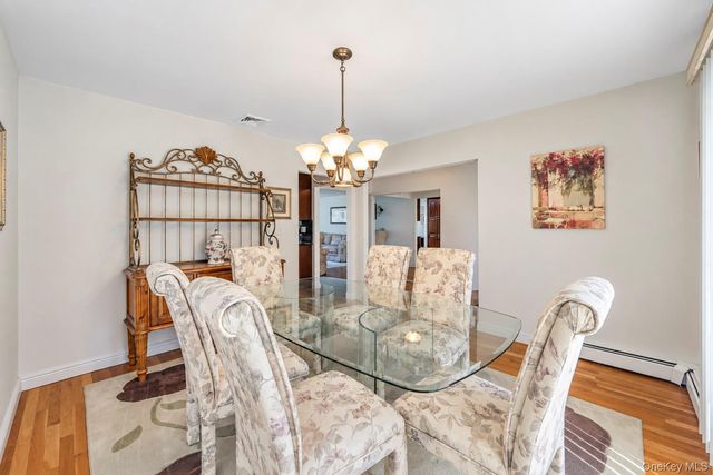 3 Barnsley Crescent, Mount Sinai, NY 11766
