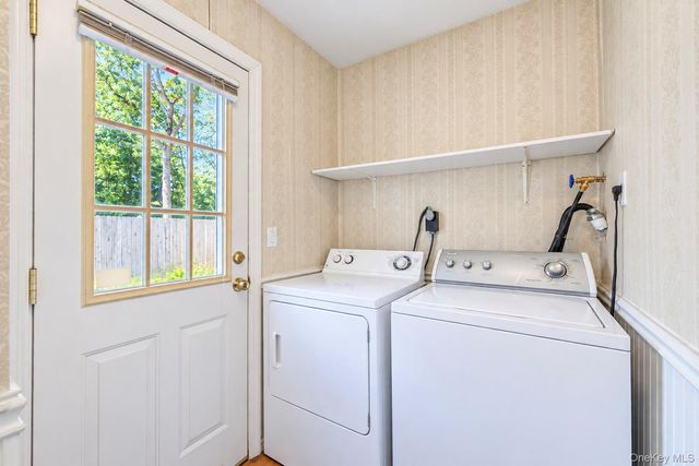 3 Barnsley Crescent, Mount Sinai, NY 11766