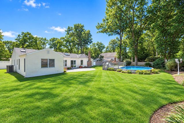 3 Barnsley Crescent, Mount Sinai, NY 11766