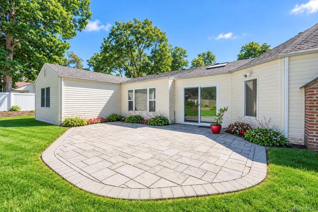 3 Barnsley Crescent, Mount Sinai, NY 11766