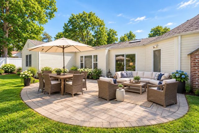 3 Barnsley Crescent, Mount Sinai, NY 11766