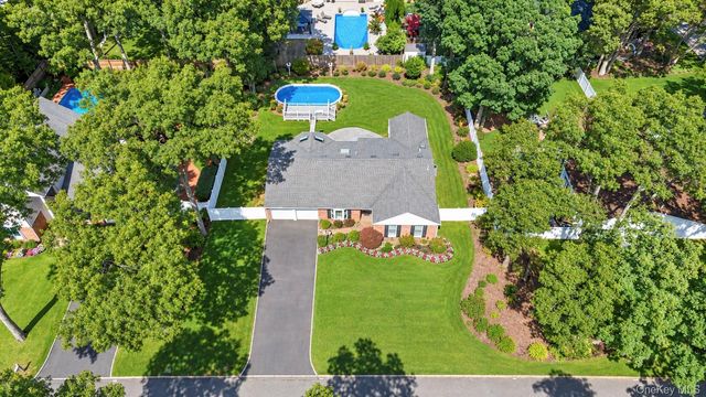 3 Barnsley Crescent, Mount Sinai, NY 11766