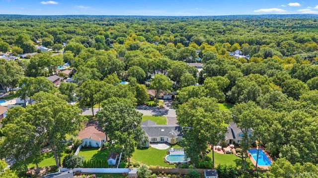 3 Barnsley Crescent, Mount Sinai, NY 11766