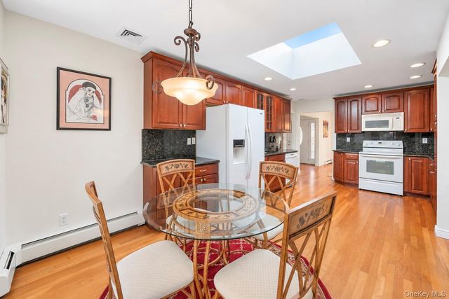 3 Barnsley Crescent, Mount Sinai, NY 11766