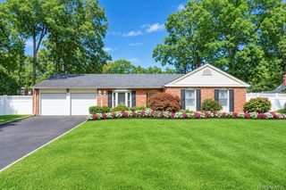 3 Barnsley Crescent, Mount Sinai, NY 11766