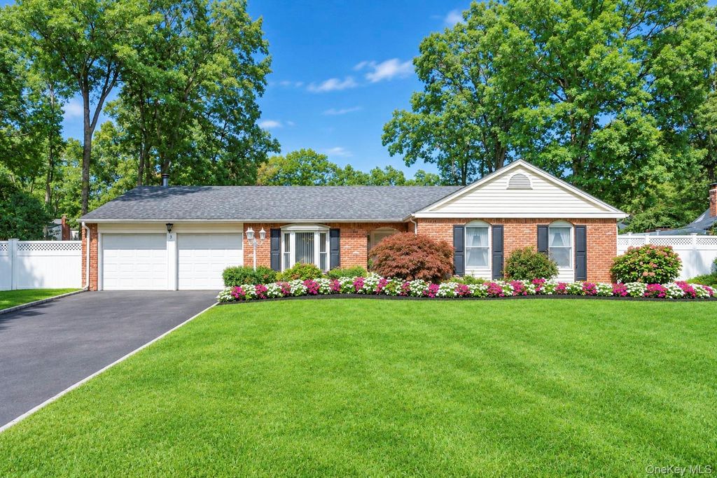 3 Barnsley Crescent, Mount Sinai, NY 11766