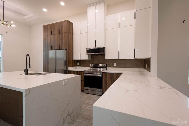 1913 E Silverton Circle, Edinburg, TX 78542