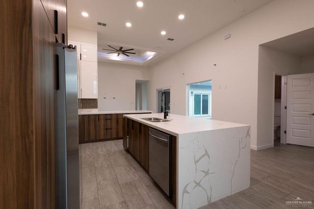 1913 E Silverton Circle, Edinburg, TX 78542