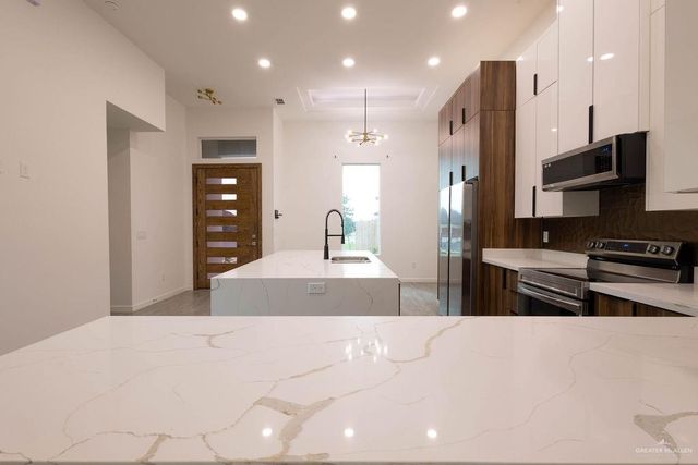 1913 E Silverton Circle, Edinburg, TX 78542