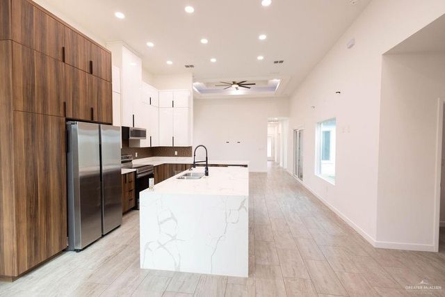 1913 E Silverton Circle, Edinburg, TX 78542