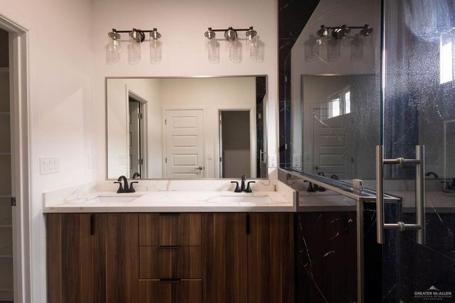 1913 E Silverton Circle, Edinburg, TX 78542