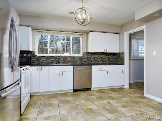 23 Windsor Drive, Belleville, IL 62223