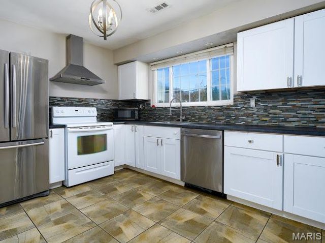 23 Windsor Drive, Belleville, IL 62223