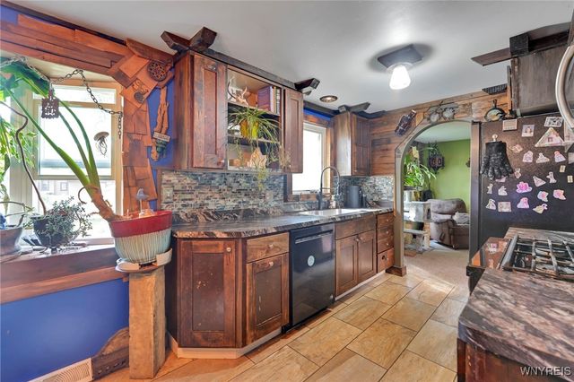 90 Maplewood Avenue, West Seneca, NY 14224