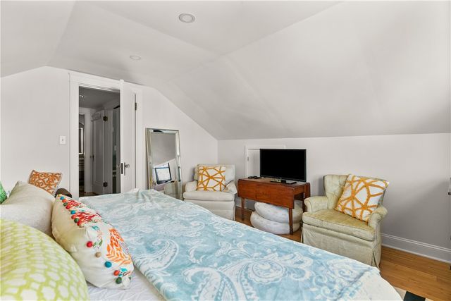 123 Beacon Street, Middletown, RI 02842