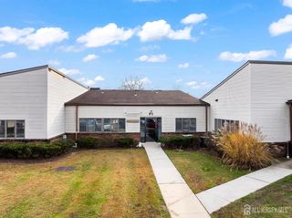 1 Brier Hill Court F, East Brunswick, NJ 08816