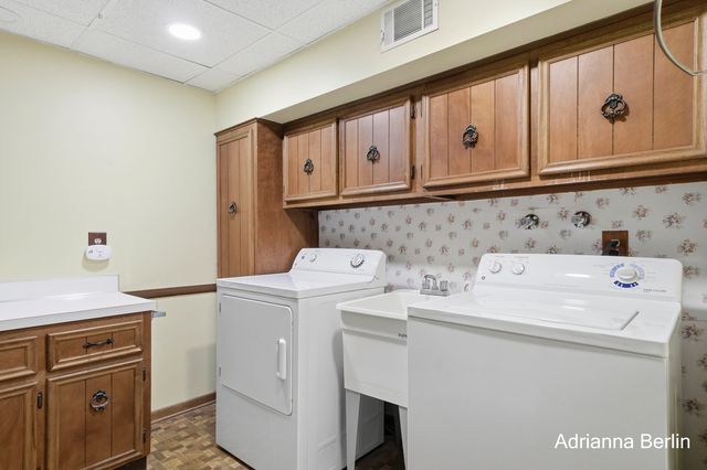 7467 Pinegrove Drive, Jenison, MI 49428
