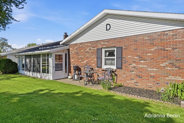7467 Pinegrove Drive, Jenison, MI 49428