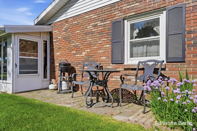 7467 Pinegrove Drive, Jenison, MI 49428