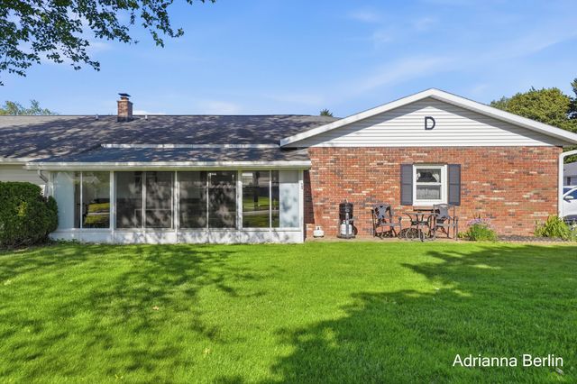 7467 Pinegrove Drive, Jenison, MI 49428