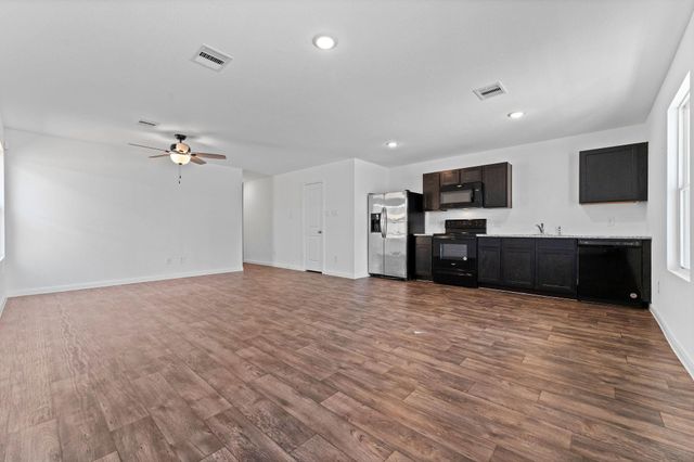 9915 Opal Stone Way, Conroe, TX 77306