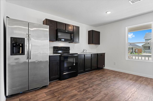 9915 Opal Stone Way, Conroe, TX 77306