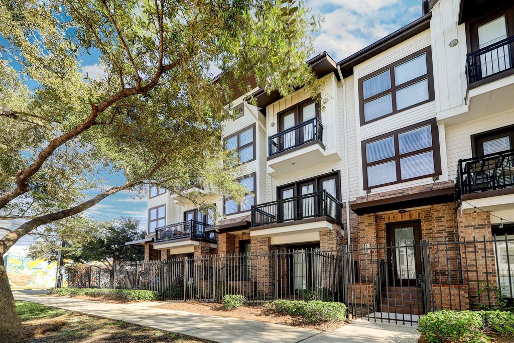 1305 Delano Street, Houston, TX 77003