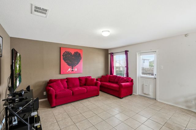831 Six Iron, San Antonio, TX 78221