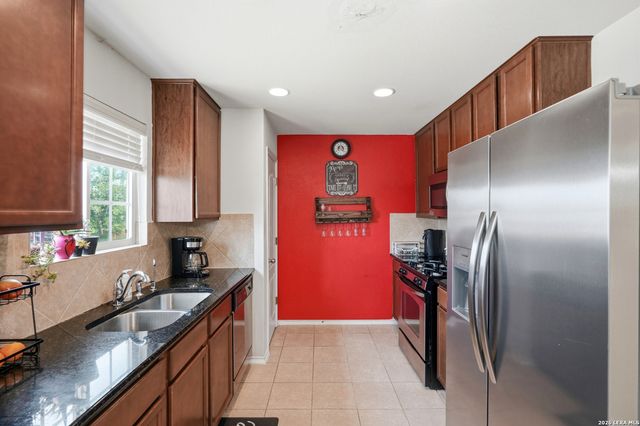 831 Six Iron, San Antonio, TX 78221