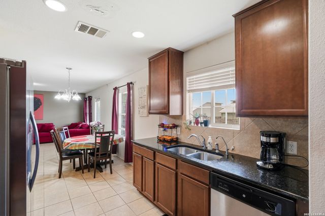 831 Six Iron, San Antonio, TX 78221