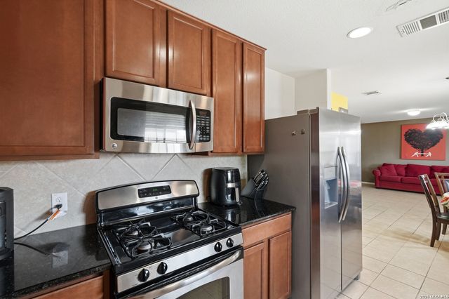 831 Six Iron, San Antonio, TX 78221