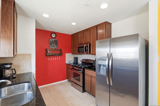 831 Six Iron, San Antonio, TX 78221